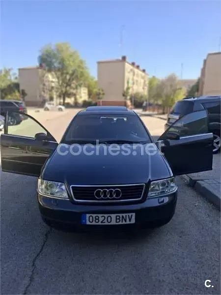 Usado Audi A6 150 CV (110 kW) 2001 Negro Berlina