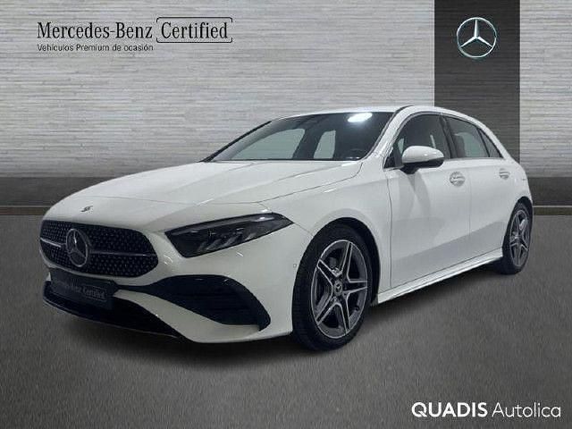 Usado Mercedes A180 AMG line 116 CV (85 kW) 2025 Blanco polar