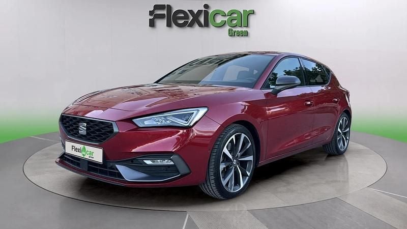 Usado Seat Leon FR 150 CV (110 kW) 2021 Rojo Berlina