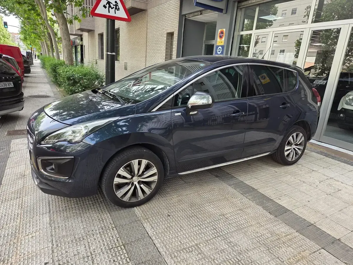 Usado Peugeot 3008 Allure 131 CV (96 kW) 2015 Azul Familiar