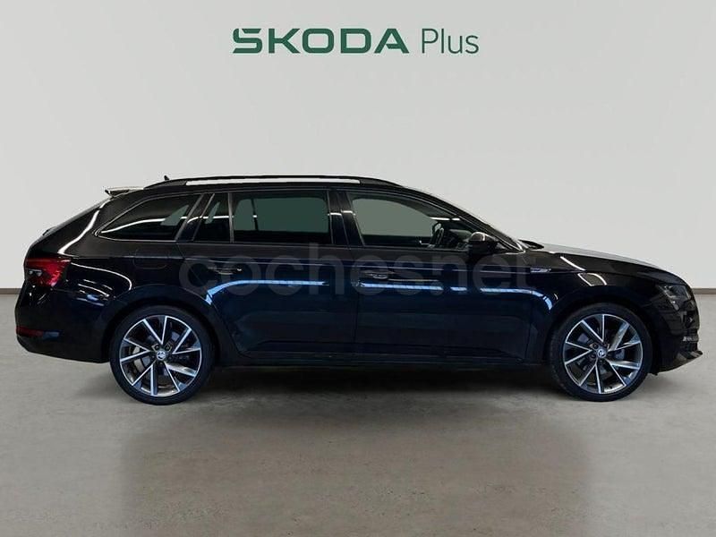 Usado Skoda Superb SportLine 218 CV (160 kW) 2023 Negro Familiar