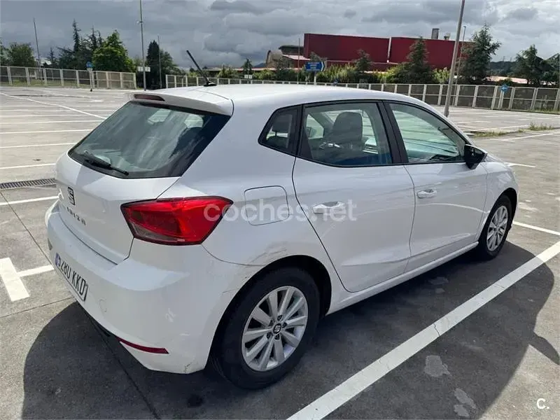 Usado Seat Ibiza Style 75 CV (55 kW) 2018 Blanco Utilitario