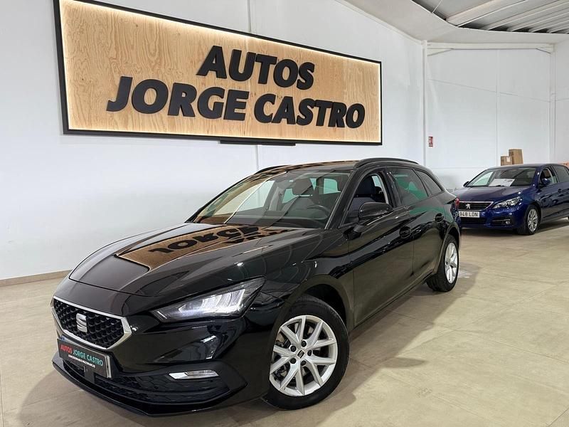 Usado Seat Leon Style 150 CV (110 kW) 2021 Negro Familiar