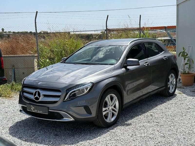 Usado Mercedes GLA200 Urban 136 CV (100 kW) 2014 Gris / plata SUV