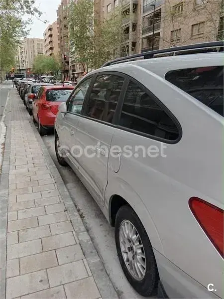 Usado SsangYong Rodius 165 CV (121 kW) 2007 Gris / plata Monovolumen