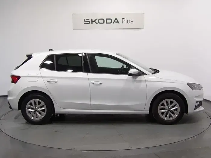 Usado Skoda Fabia Selection 95 CV (69 kW) 2025 Blanco Utilitario