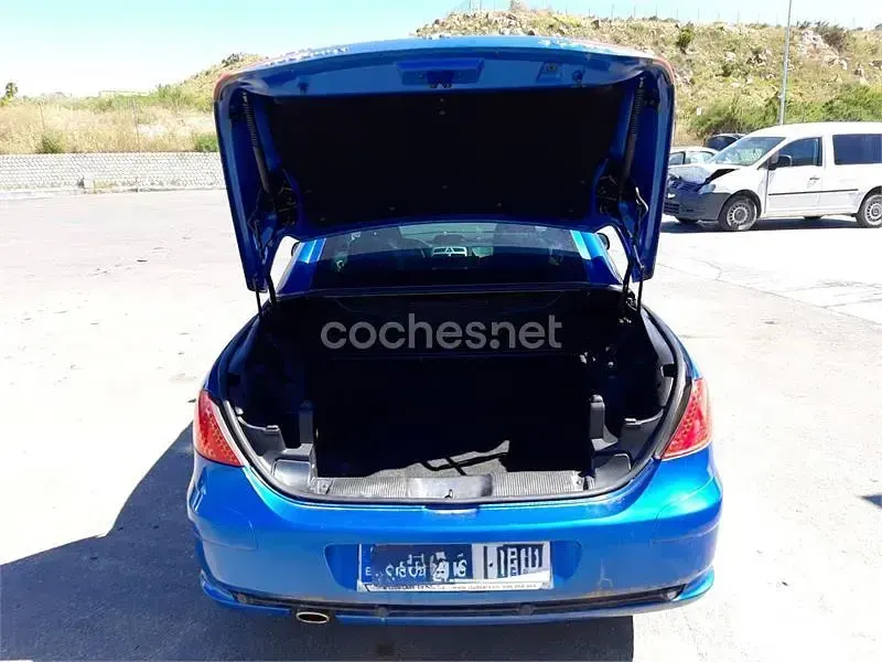 Usado Peugeot 307 CC 110 CV (80 kW) 2004 Azul Descapotable
