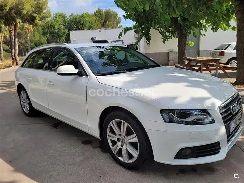 Usado Audi A4 120 CV (88 kW) 2010 Blanco Familiar