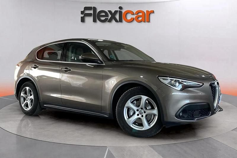 Gris Usado 2017 Alfa Romeo Stelvio Executive SUV | 17.990 € (Precio justo) - Imagen 1/4