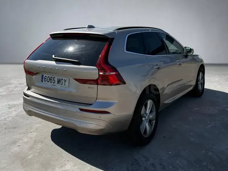 Usado Volvo XC60 Core 197 CV (144 kW) 2023 Gris / plata SUV