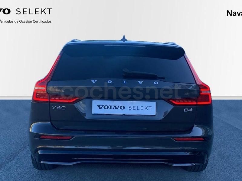 Usado Volvo V60 Plus 197 CV (144 kW) 2023 Gris / plata Familiar