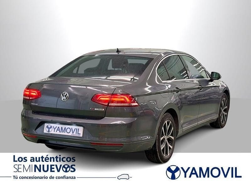 Usado VW Passat Advance 150 CV (110 kW) 2016 Gris / plata Berlina
