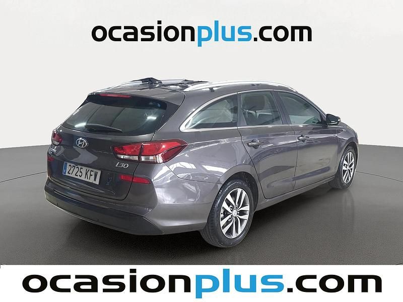 Usado Hyundai i30 110 CV (80 kW) 2017 Marrón Familiar