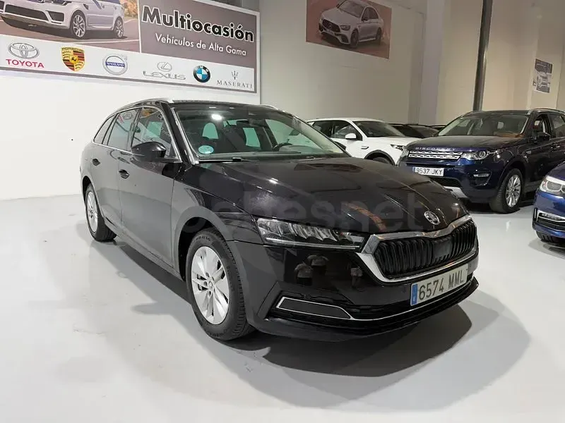 Usado Skoda Octavia Selection 115 CV (84 kW) 2023 Negro Familiar