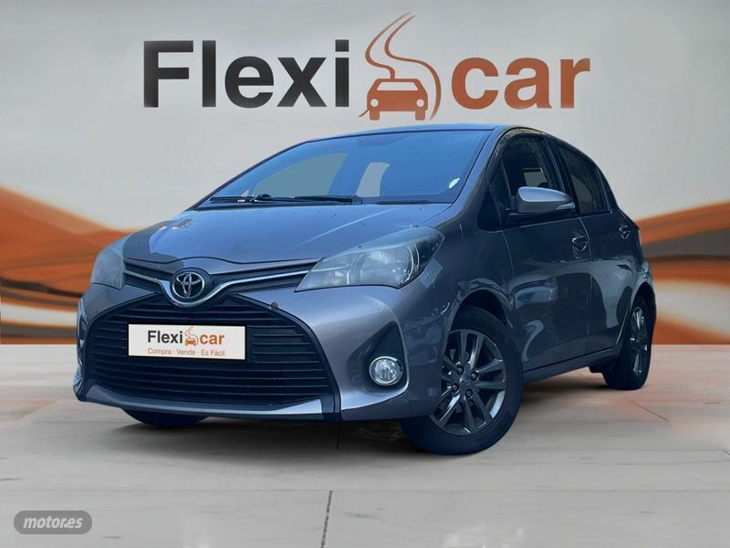 Usado Toyota Yaris Active 99 CV (72 kW) 2015 Gris Berlina