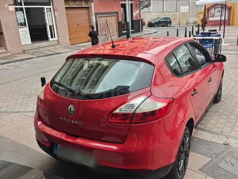 Usado Renault Mégane GrandTour Dynamique 110 CV (80 kW) 2009 Rojo Familiar