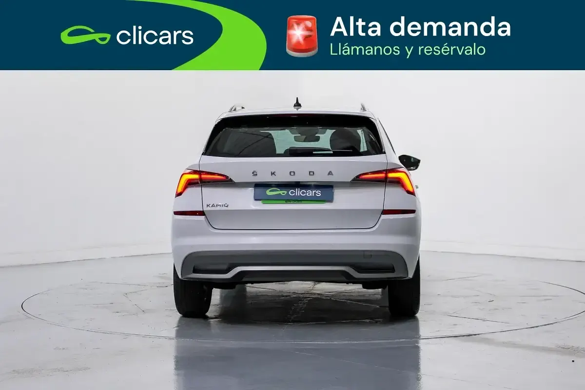 Usado Skoda Kamiq Selection 150 CV (110 kW) 2023 Blanco SUV