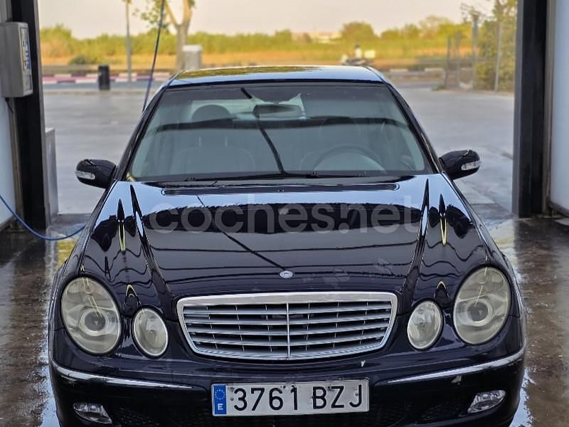 Azul Usado 2002 Mercedes E270 Classic Berlina | 4999 € (Precio justo) - Imagen 1/4