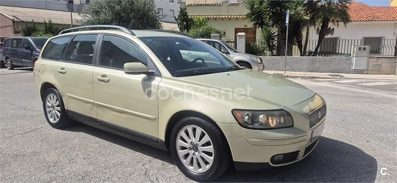 Beige Usado 2005 Volvo V50 Momentum Familiar | 4600 € (Precio justo) - Imagen 1/4