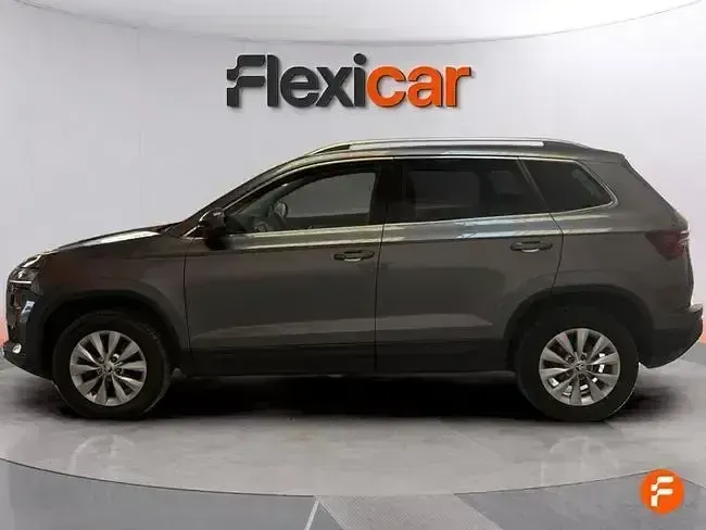 Usado Skoda Karoq Ambition 150 CV (110 kW) 2023 Gris SUV