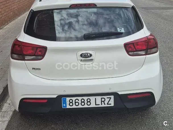 Usado Kia Rio 84 CV (61 kW) 2021 Blanco Berlina