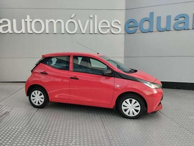 Rojo Usado 2017 Toyota Aygo X-play Utilitario | 10.300 € (Precio justo) - Imagen 1/4