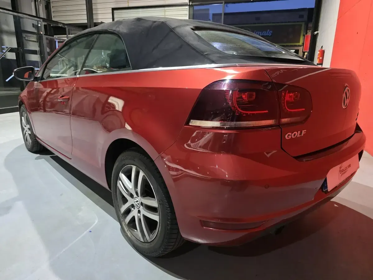 Usado VW Golf VII 105 CV (77 kW) 2012 Granate Descapotable