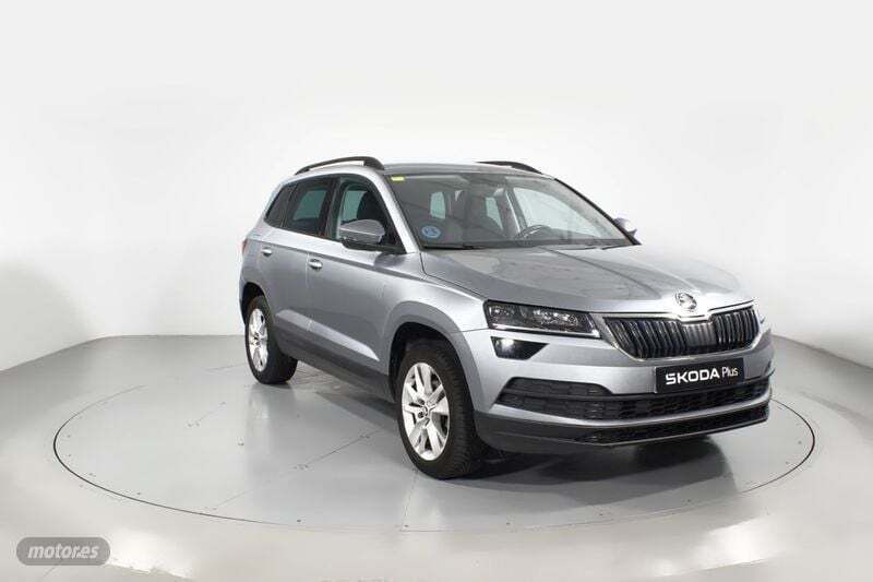 Plateado Usado 2020 Skoda Karoq Ambition SUV | 22.700 € (Un poco caro) - Imagen 1/4