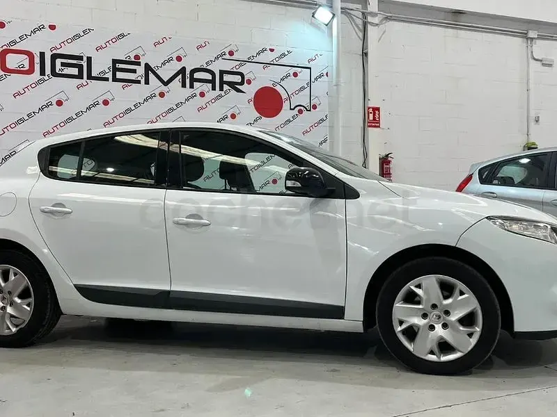Usado Renault Mégane III 110 CV (80 kW) 2011 Blanco Berlina