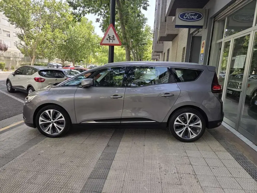 Usado Renault Grand Scénic IV Collection 110 CV (80 kW) 2018 Gris Monovolumen