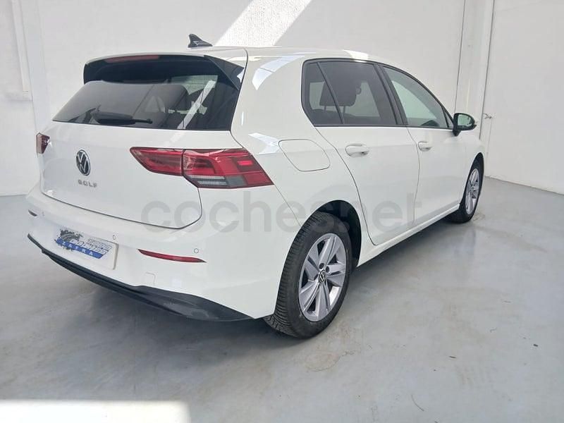 Usado VW Golf VIII Life 150 CV (110 kW) 2022 Blanco Berlina