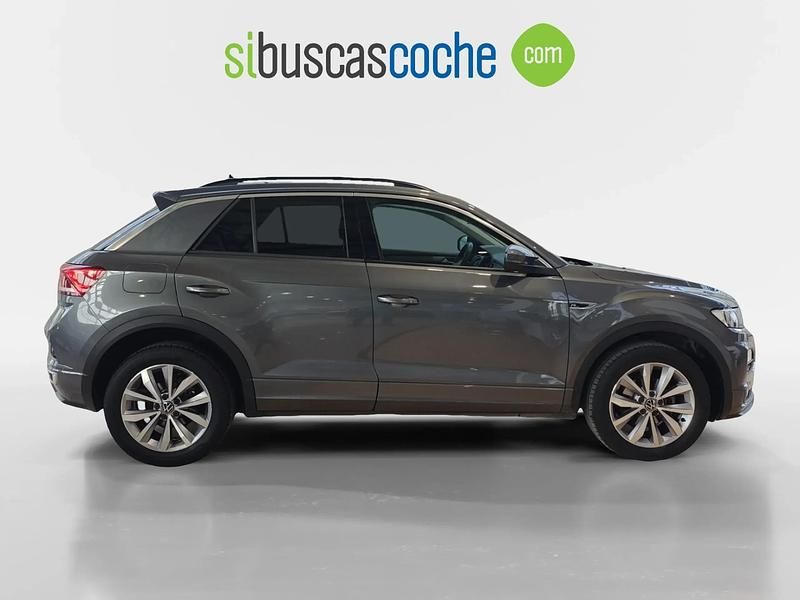Usado VW T-Roc Advance 110 CV (80 kW) 2022 Gris/plata SUV