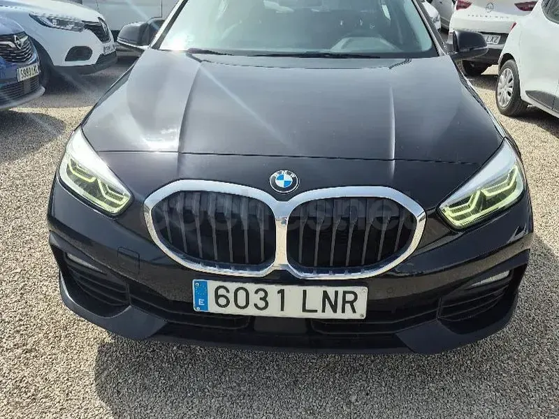 Usado BMW 118 Comfort Edition 136 CV (100 kW) 2021 Negro Utilitario