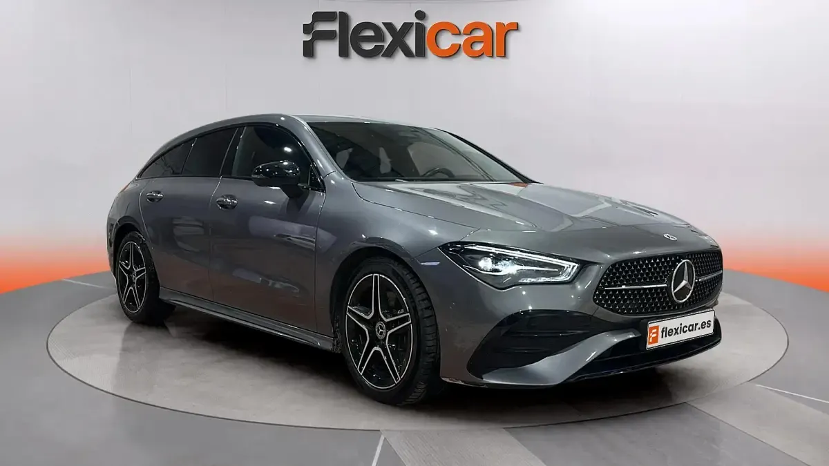 Usado Mercedes CLA200 Shooting Brake 150 CV (110 kW) 2024 Familiar
