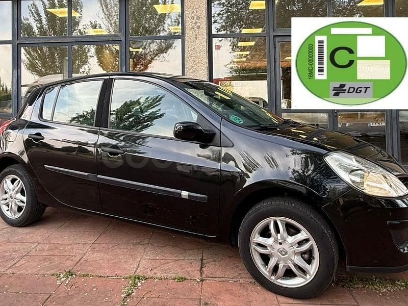 Usado Renault Clio II 75 CV (55 kW) 2007 Negro Berlina