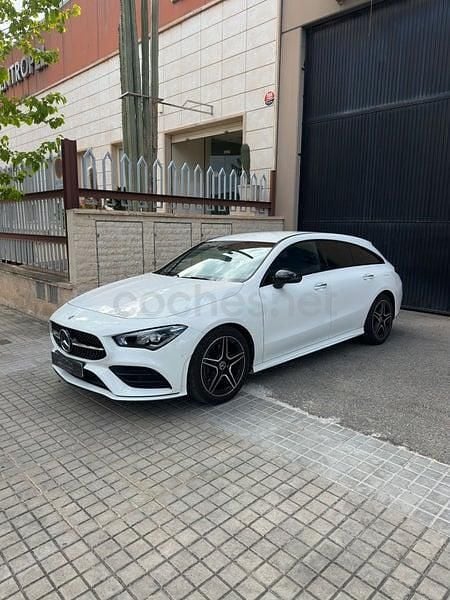 Usado Mercedes CLA200 Shooting Brake 150 CV (110 kW) 2023 Blanco Familiar