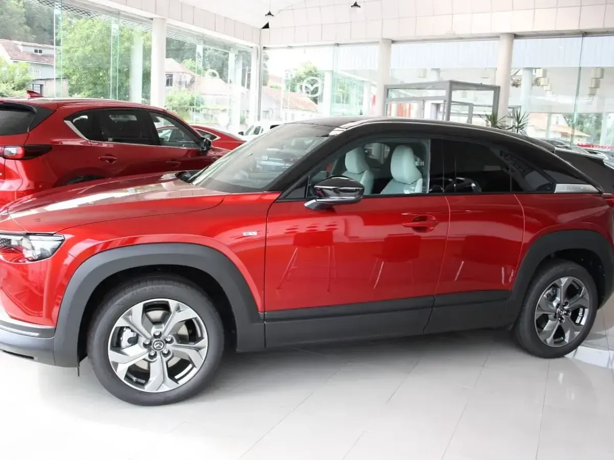 Usado Mazda MX30 Ad'Vantage 106 kW (145 CV) 2023 Rojo SUV