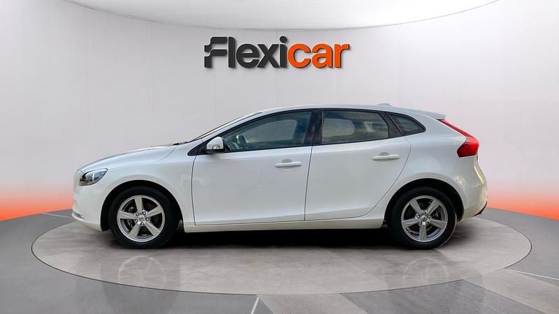 Usado Volvo V40 Momentum 120 CV (88 kW) 2018 Blanco Utilitario