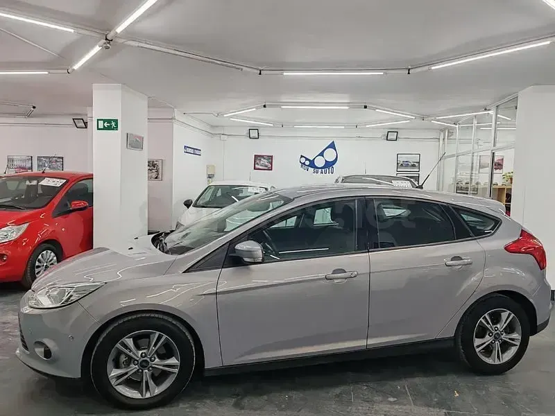 Używany Ford Focus 125 KM (91 kW) 2013 Szary Sedan/Limuzyna