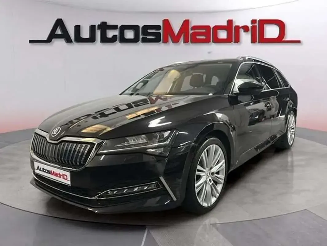 Usado Skoda Superb Style 218 CV (160 kW) 2020 Negro Familiar