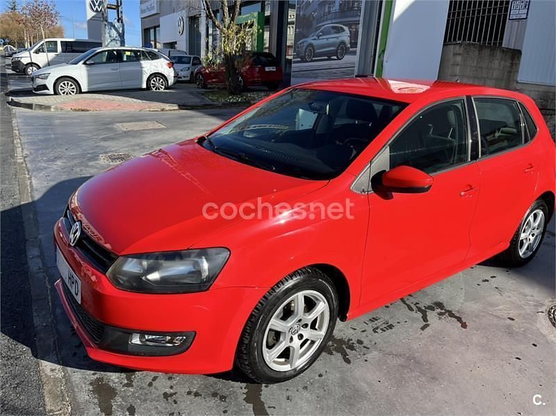 Rojo Usado 2013 VW Polo Advance Berlina | 10.500 € (Precio justo) - Imagen 1/4