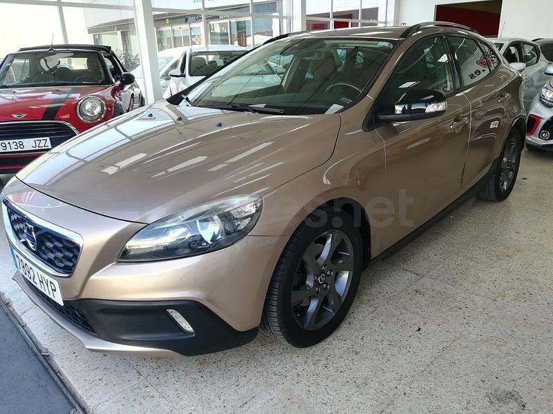 Usado Volvo V40 CC Momentum 115 CV (84 kW) 2014 Beige Familiar