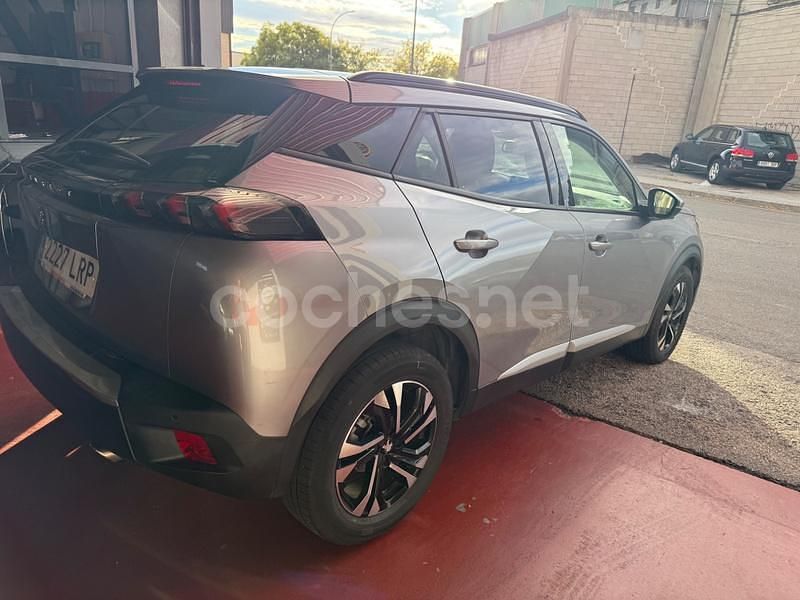 Usado Peugeot 2008 Allure 130 CV (95 kW) 2021 Gris / plata SUV