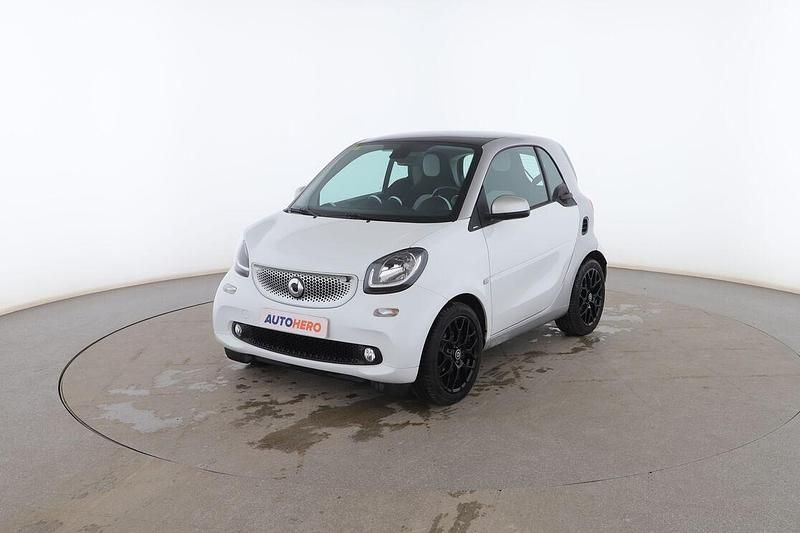 Blanco Usado 2018 Smart ForTwo Coupé Basis Utilitario | 14.599 € (Un poco caro) - Imagen 1/3