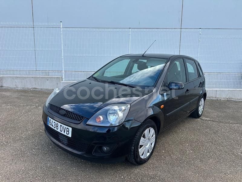 Negro Usado 2006 Ford Fiesta Trend Berlina | 3950 € (Precio justo) - Imagen 1/4