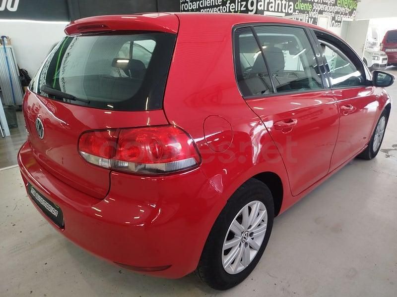 Usado VW Golf VI 105 CV (77 kW) 2010 Rojo Utilitario