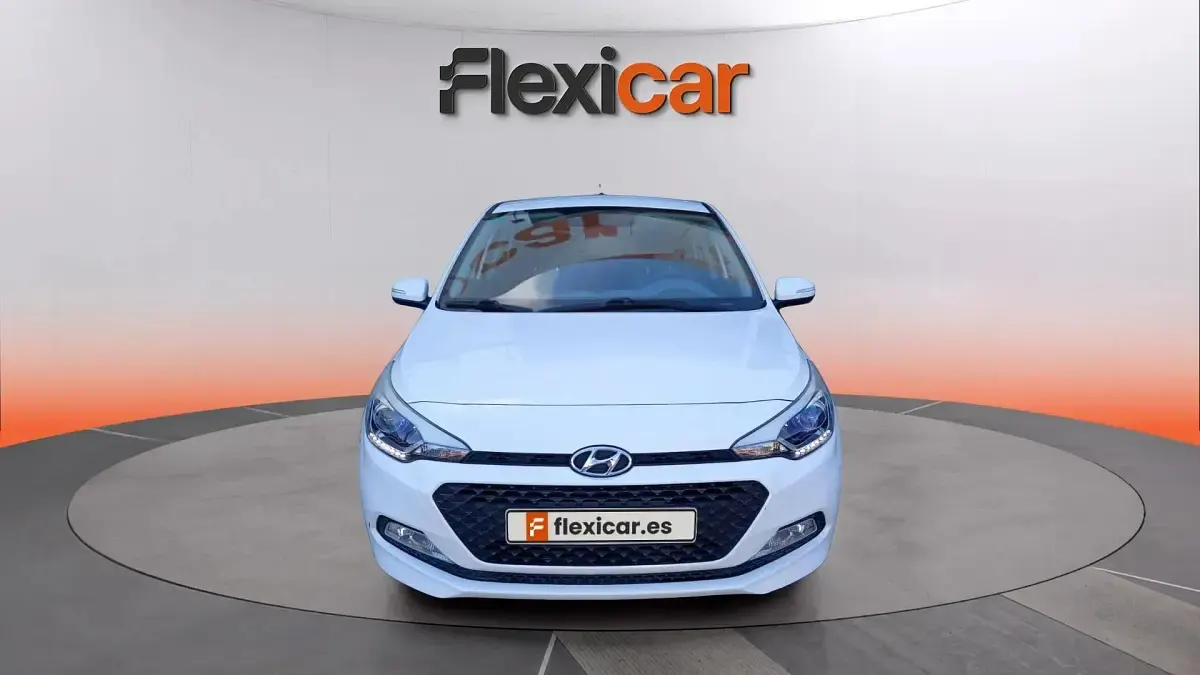 Usado Hyundai i20 84 CV (61 kW) 2017 Blanco Berlina