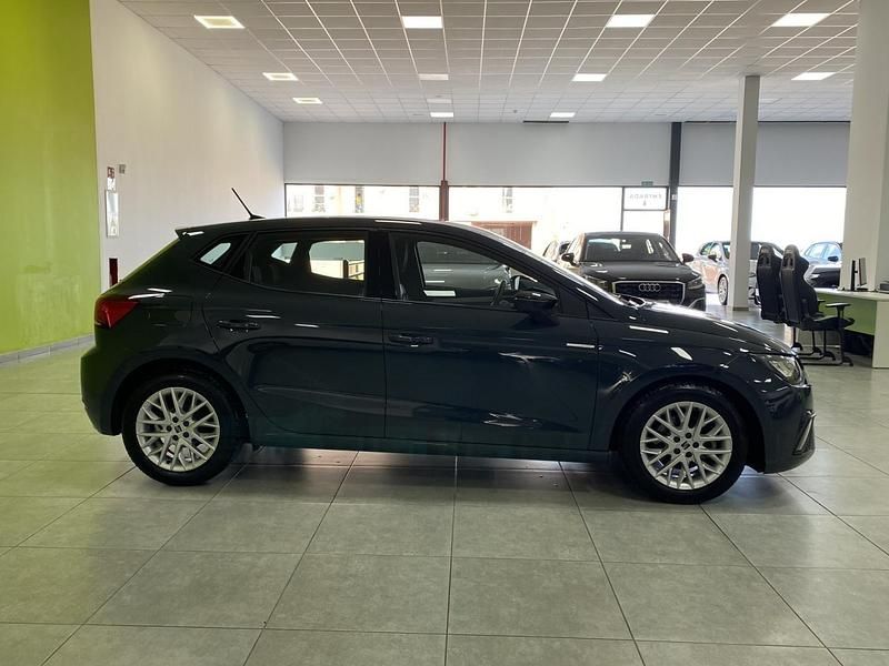 Usado Seat Ibiza FR 115 CV (84 kW) 2025 Gris Utilitario