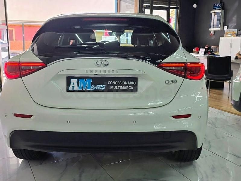 Usado Infiniti Q30 Premium 156 CV (114 kW) 2018 Blanco Berlina