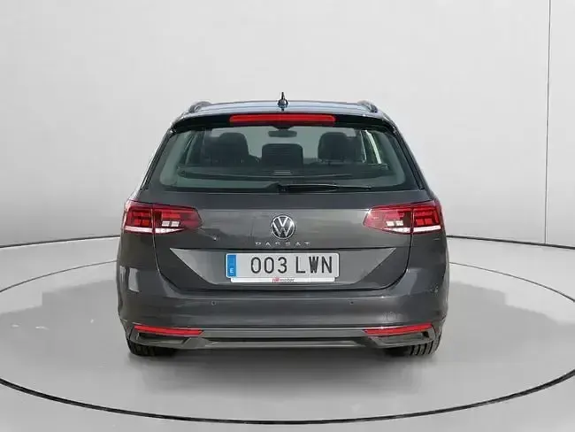 Usado VW Passat Business 122 CV (89 kW) 2022 Gris Familiar